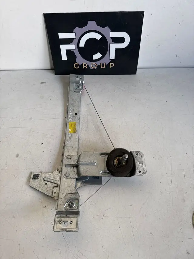 Elevalunas trasero izquierda Peugeot 207 SW Referencia original : 9680203880