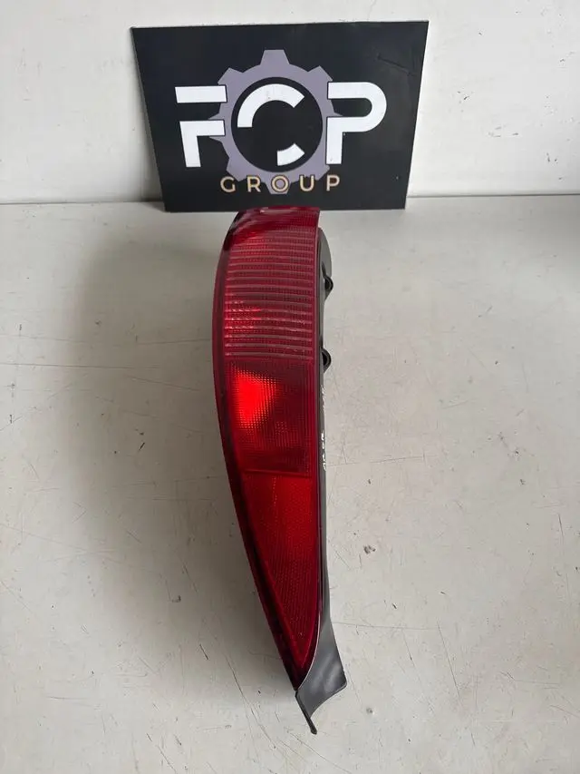 Piloto trasero derecho inferior Citroen C5 SW Referencia original : 6351P7