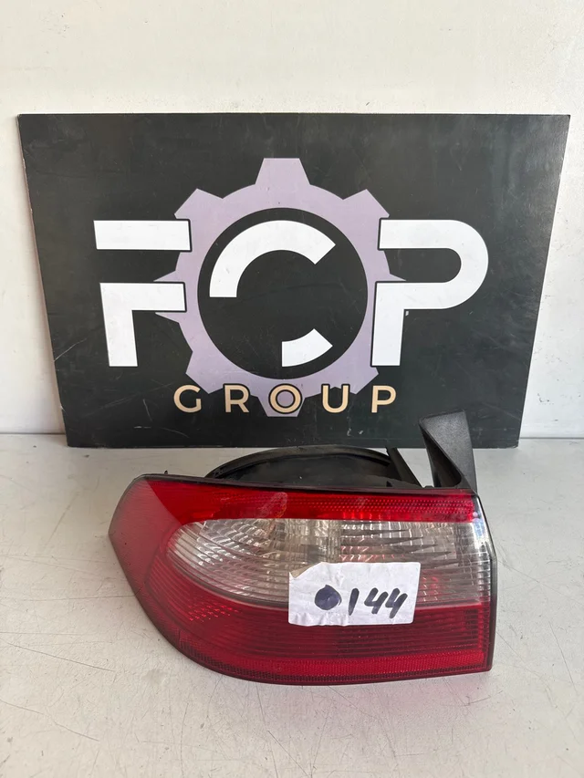 Piloto trasero izquierdo Renault Laguna II 2001-2005 Referencia original : 8200002473