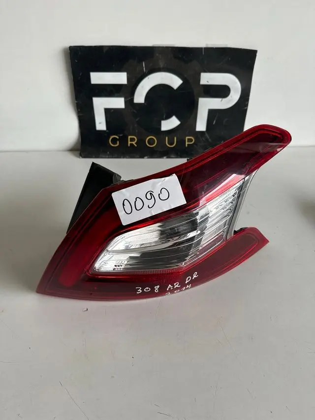 Piloto trasero derecho Peugeot 308 desde 2013 Referencia original : 9677817580