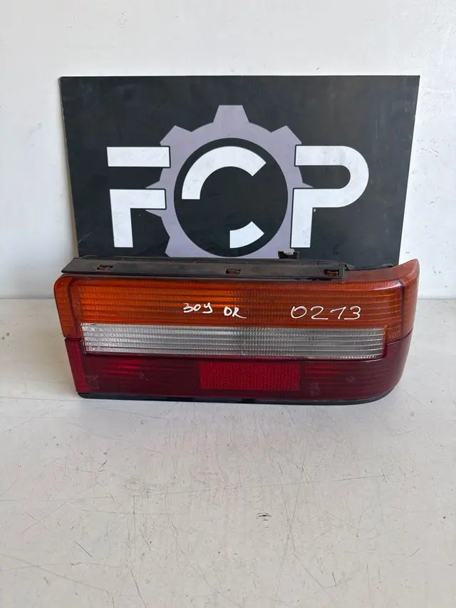 Piloto trasero derecho peugeot 309