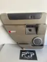 Panel de puerta trasero izquierdo para Hummer H2. Color beige y negro.