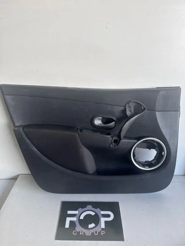 Panel de puerta delantera izquierda para Renault Clio 3 Seria 2 Referencia original : 8200857105