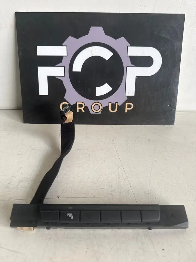 Panel de control con botón de asistencia al estacionamiento. modulo sensor parking BMW seria 1 / 3 Referencia original : 03743671 / 6131696260504