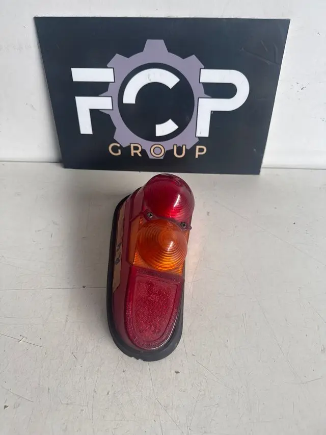  Tapa de piloto izquierdo para Renault 4 Berlina. Pieza de recambio.