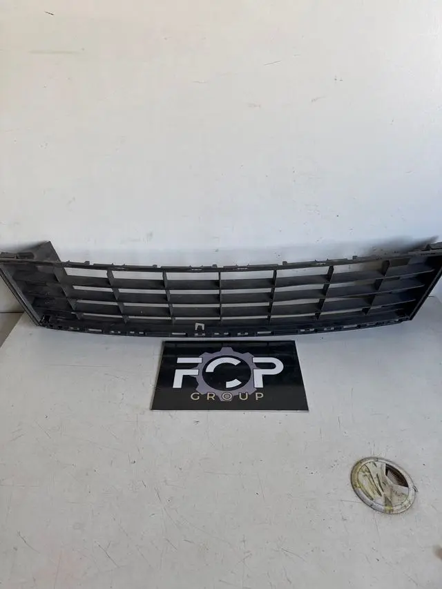 Rejilla frontal de paragolpe Renault AVANTIME Referencia original : 622540008R - 622540001R