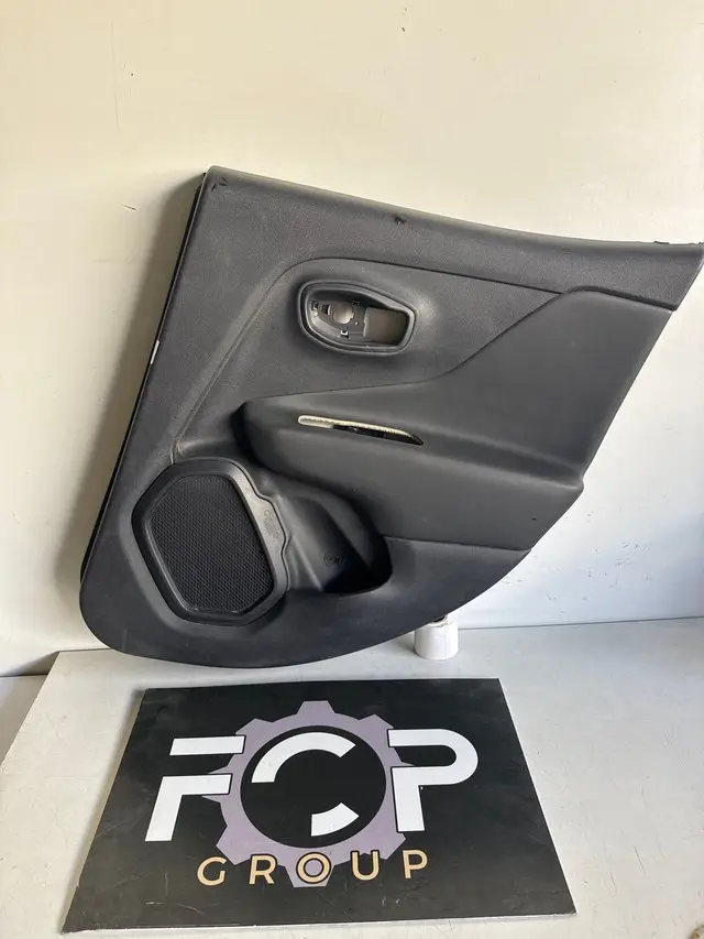 Panel de puerta trasero derecho JEEP Renegade 2020 Referencia original : 8799 / Y0022933