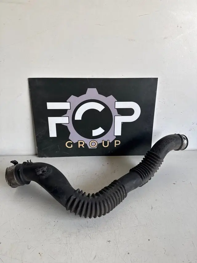 Manguera / tubo de admisión de aire BMW serie 1 E81 E82 E87 Referencia original : 11617797481-03