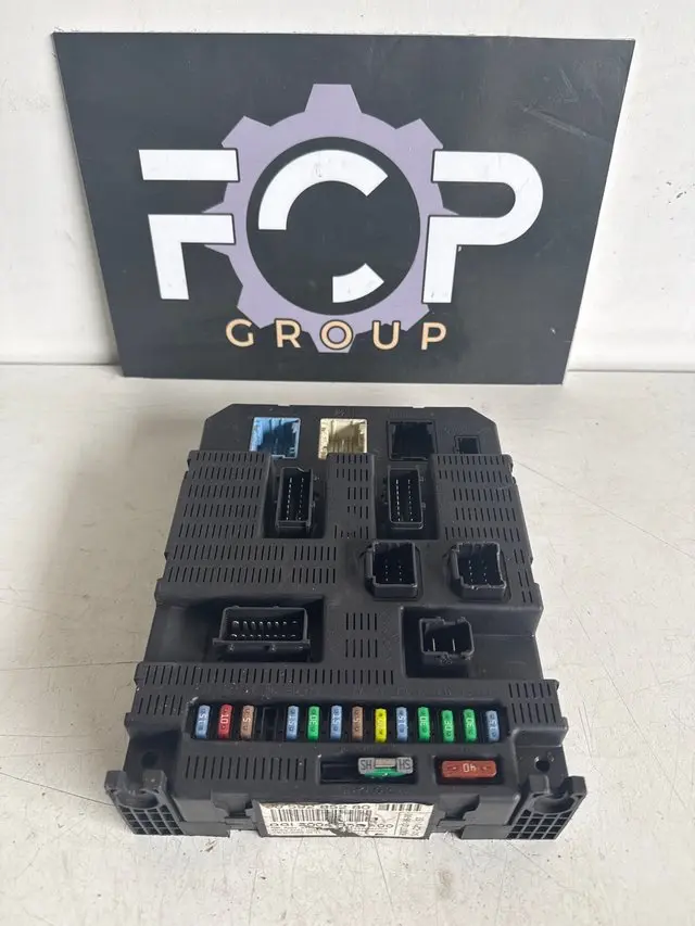 Caja de reles / fusibles BSI 2004 P02 Peugeot 807 / Citroën c8 Referencia original : 9659285280
