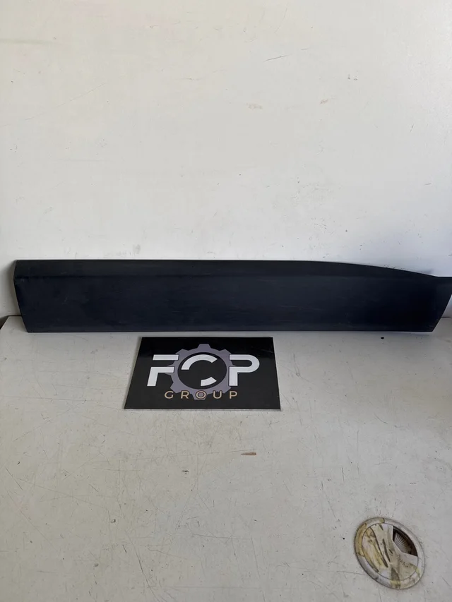 Moldura de puerta delantera derecha Jeep Renegade 2020 Referencia original : 735578398