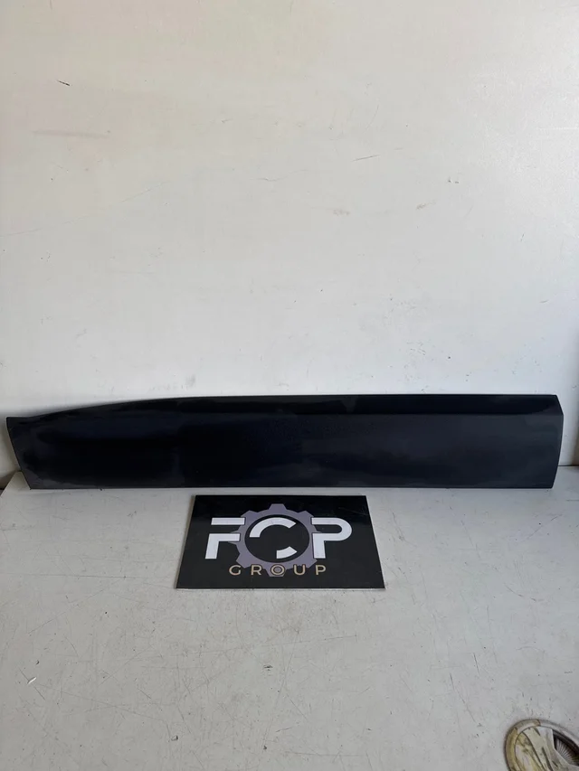 Moldura de puerta delantera izquierda Jeep Renegade 2020 Referencia original : 735578397