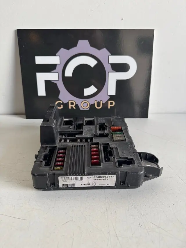 Caja de fusible Renault : UPC X83 N3 Referencia original : 8200306033 Referencia Siemens : S118399300