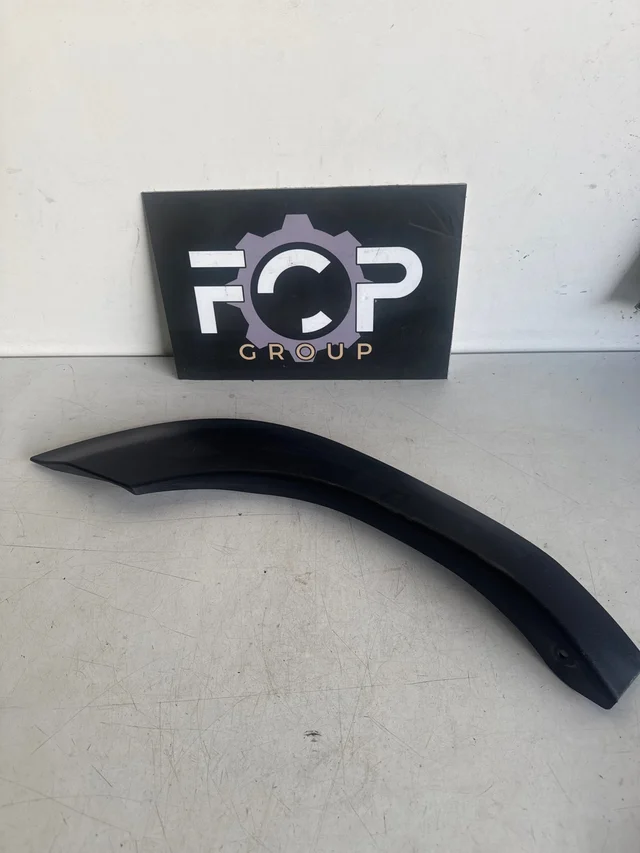 Moldura puerta trasera derecha Toyota Yaris Cross Referencia original : 757430D040