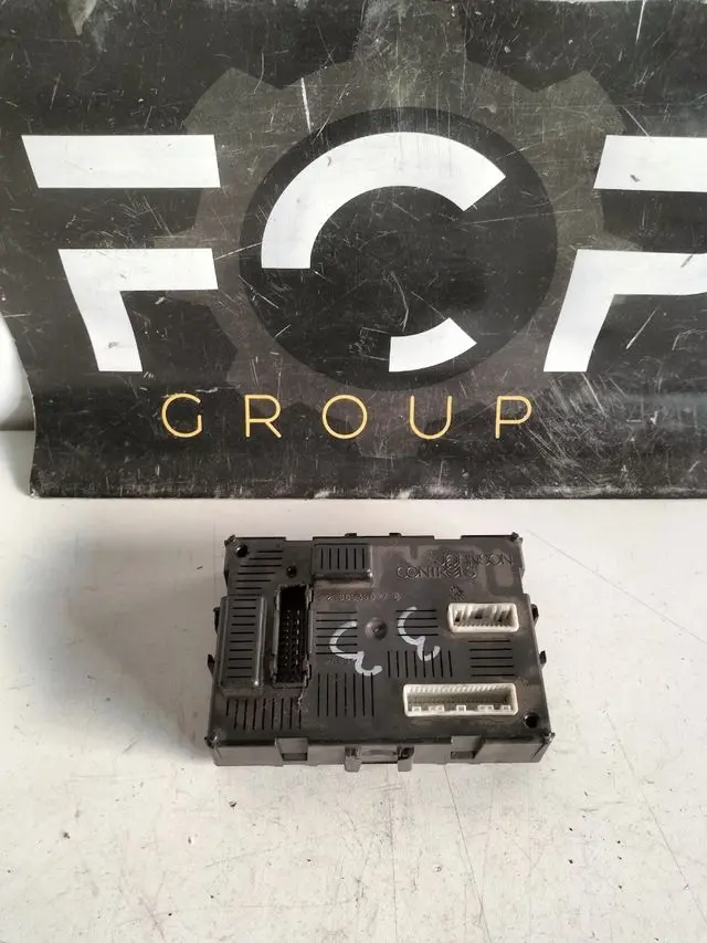 Caja de reles / fusibles BCM Renault Referencia original Renault : 8200343733