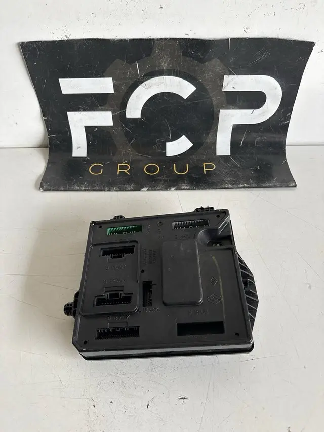 Caja de reles / fusibles BCM Renault Megane III Referencia continental : S180098101 Referencia Renault: 284B15986R