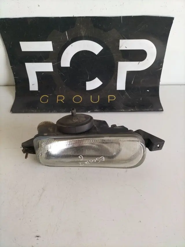 Faro antiniebla izquierda Ford escort Marca Hella Ref : 146895