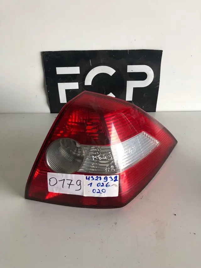 Piloto trasero derecho Renault Megane II sedan /2007