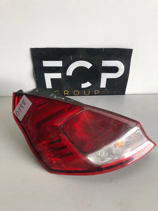 Piloto trasero izquierdo ford fiesta VI 2015+