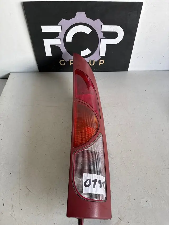 Piloto trasero derecho Renault Kangoo 1 fase 2 1998-2003 Referencia original : 7700308716