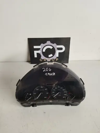 [C-TACH0095] Cuadro de instrumentos Peugeot 206                                             
Referencia original  : 9656696080
