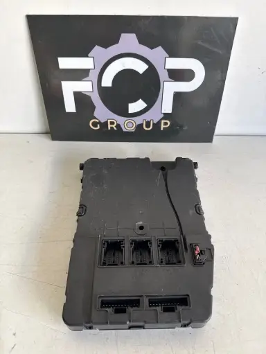 [UCH0003] Caja de reles / fusibles UCH N3 Renault Scenic 2 Referencia Renault : 8200606830 Referencia Siemens : S118400260