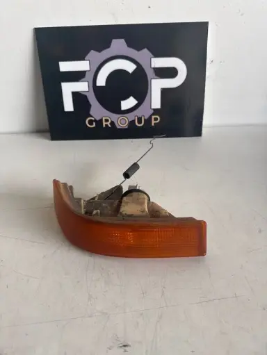 [CLIN0003] Intermitente delantero derecho de color naranja para Renault R5.