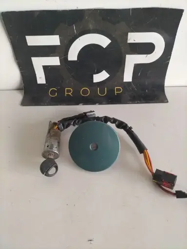 [CONT0033] Clausor de arranque Peugeot 206 +tapa de gasolina