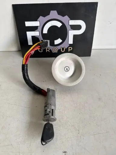 [CONT0009] Clausor de arranque Peugeot 106 con llave + tapa de combustible