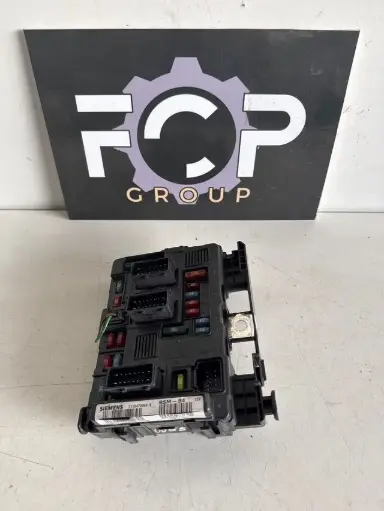 [BSM0065] Caja reles / fusibles siemens BSM-B4 referencia Siemens : T118470004K Referencia original :  9643498780