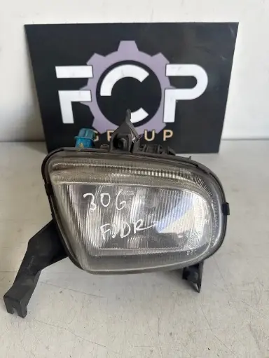 [FEU-AB0022] Faro antiniebla delantero derecho Peugeot 306 seria 2 Referencia original : 9625306380-1851754000-0305053002