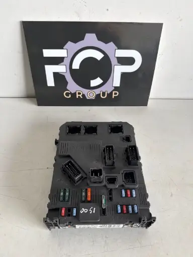 [BSI0051] Caja de reles fusibles BSI E02 Peugeot - Citroën Referencia PSA : 9657999780 Referencia siemens : S118085220