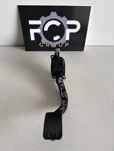 [PED-AC0044] Pedal acelerador / potenciometro Peugeot 5008, Partner / Citroën c4 picasso, DS5 Referencia original PSA : 9671416880 Referencia BOSCH : 0280755167