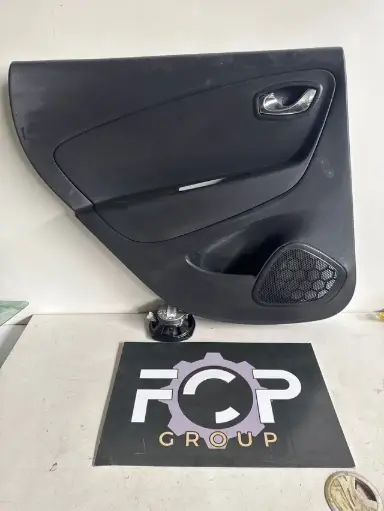 [GARN-P0021] Panel de puerta trasero izquierdo para Renault Captur. Pieza de interior en color negro. Referencia original : 829A14575R