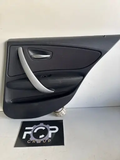 [GARN-P0027] Panel de puerta trasero derecho BMW seria 1 E81 Referencia original : 8353465