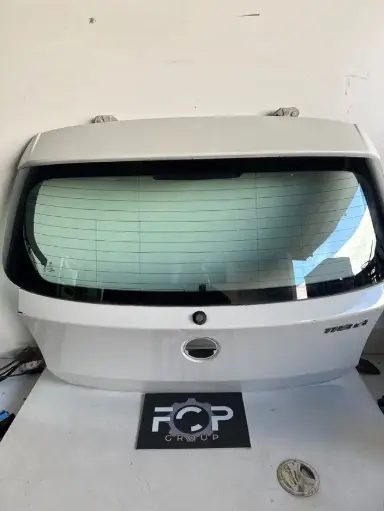 [HAY0018] Portón trasero BMW Serie 1 118D E81