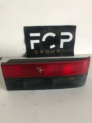 [FEU0109] Piloto trasero derecho Renault R25 Referencia original : 770078420