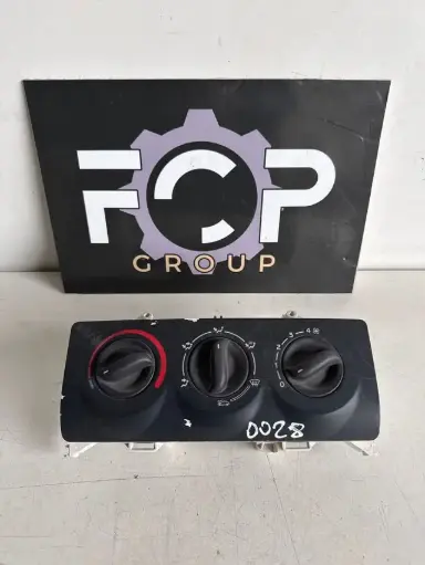 [C-CH0028] Mando de calefacción Renault clio 2 2001-2006 Referencia original : 8200147154