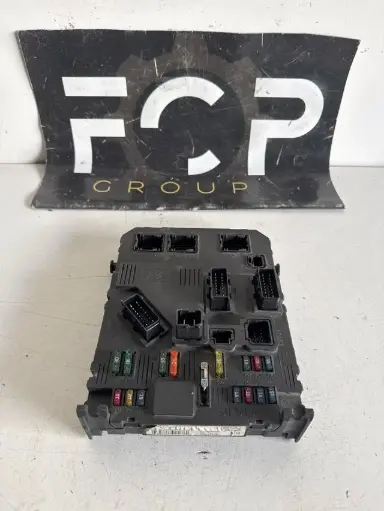 [BSI0074] Caja de reles / fusibles Peugeot / Citroen C2, C3 Referencia PSA : 9652474480 Referencia Siemens : S118085200