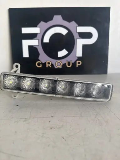 [FEU-AB0057] Luz LED para peugeot / citroen Referencia PSA : 9812662280 Referencia Valeo : 89208643 Observacion : Un sujetador está roto