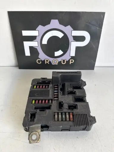 [B-DIV0195] Caja de fusibles y relés UPC Renault Megane 2 Referencia Renault : 8200306033A Referencia Siemens : S118399300