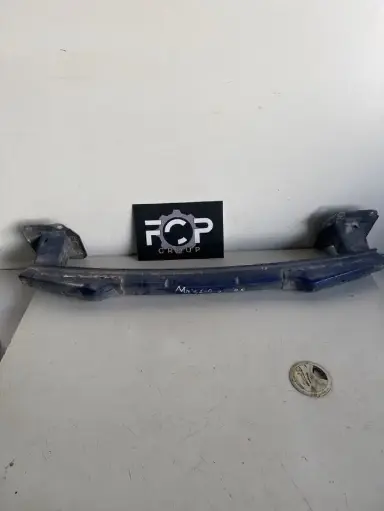 [REN0116] Refuerzo de parachoques / paragolpe delantero para Mazda 3.