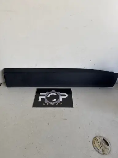 [G-CAR0048] Moldura de puerta delantera derecha Jeep Renegade 2020 Referencia original : 735578398
